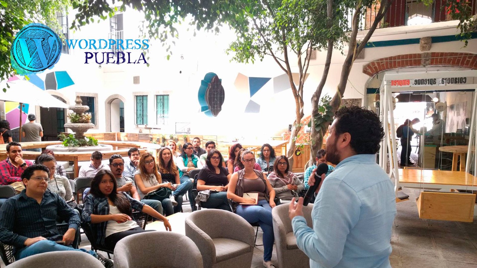 Comunidad educativa apoyada por Vleeko, agencia de marketing digital